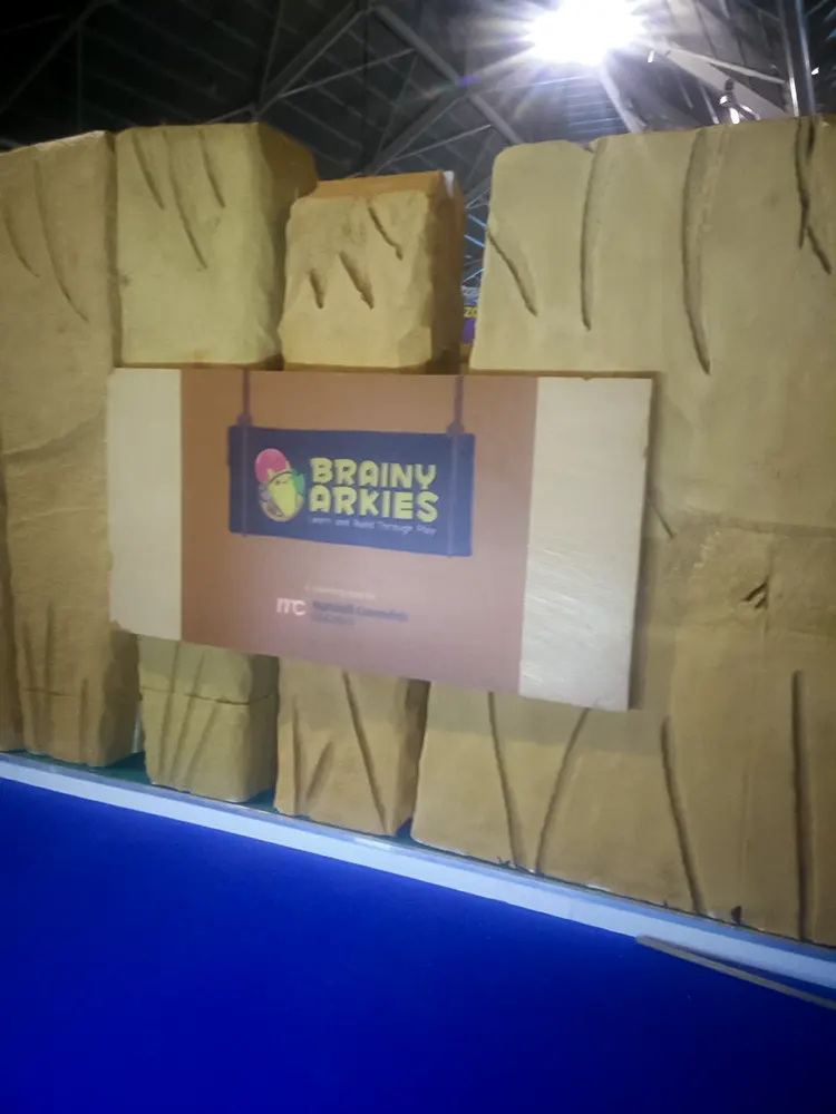 <span  class="uc_style_uc_tiles_grid_image_elementor_uc_items_attribute_title" style="color:#ffffff;">brainy-arkies-education-fair-054</span>