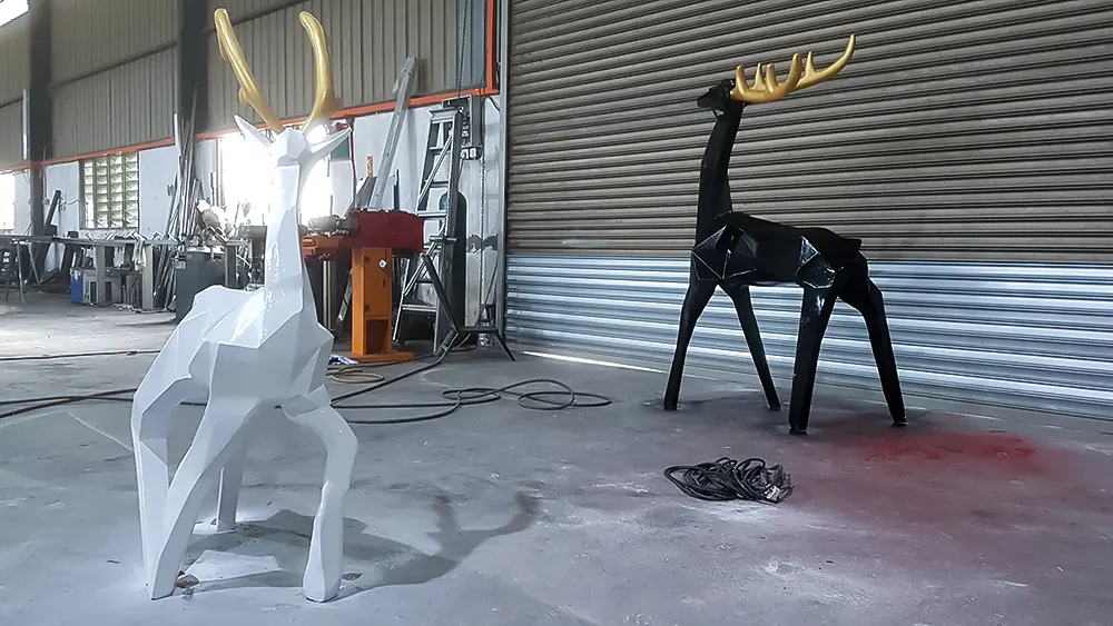 <span  class="uc_style_uc_tiles_grid_image_elementor_uc_items_attribute_title" style="color:#ffffff;">christmas-decoration-011</span>