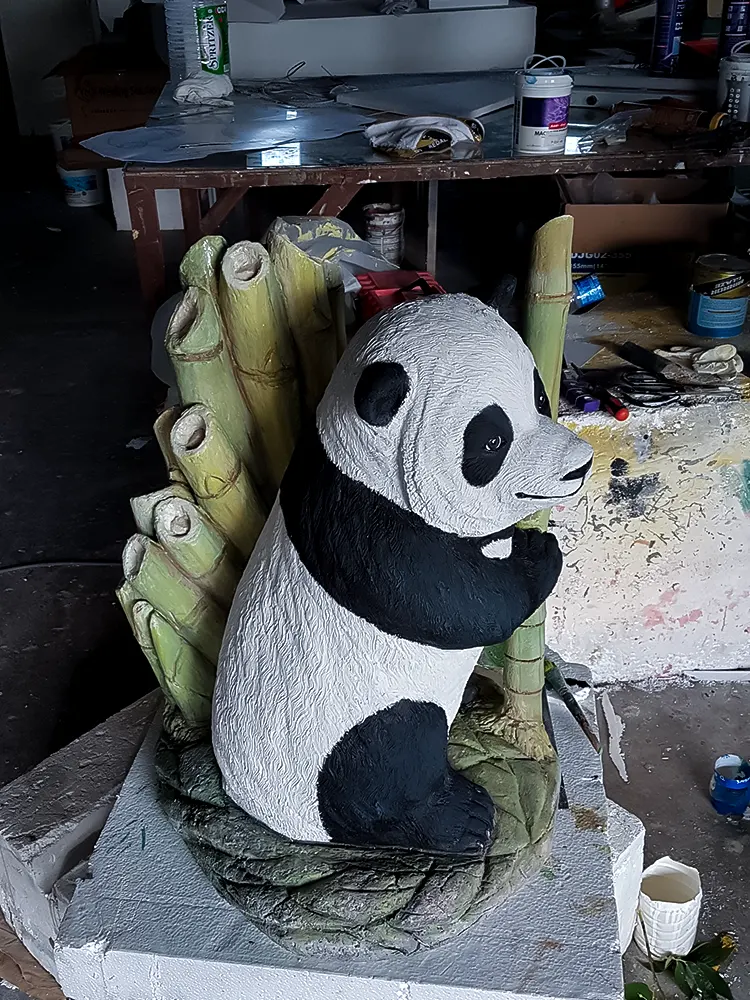 <span  class="uc_style_uc_tiles_grid_image_elementor_uc_items_attribute_title" style="color:#ffffff;">commercial-props (1)</span>