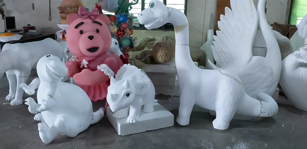 <span  class="uc_style_uc_tiles_grid_image_elementor_uc_items_attribute_title" style="color:#ffffff;">commercial-props (26)</span>