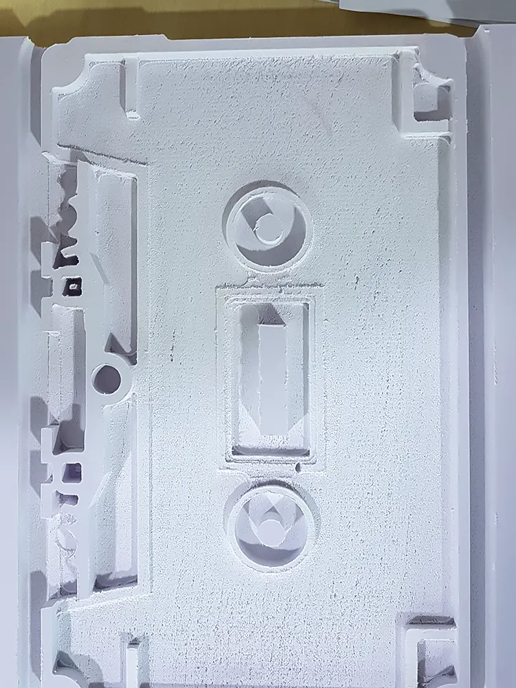 <span  class="uc_style_uc_tiles_grid_image_elementor_uc_items_attribute_title" style="color:#ffffff;">dirorama-liang-028</span>