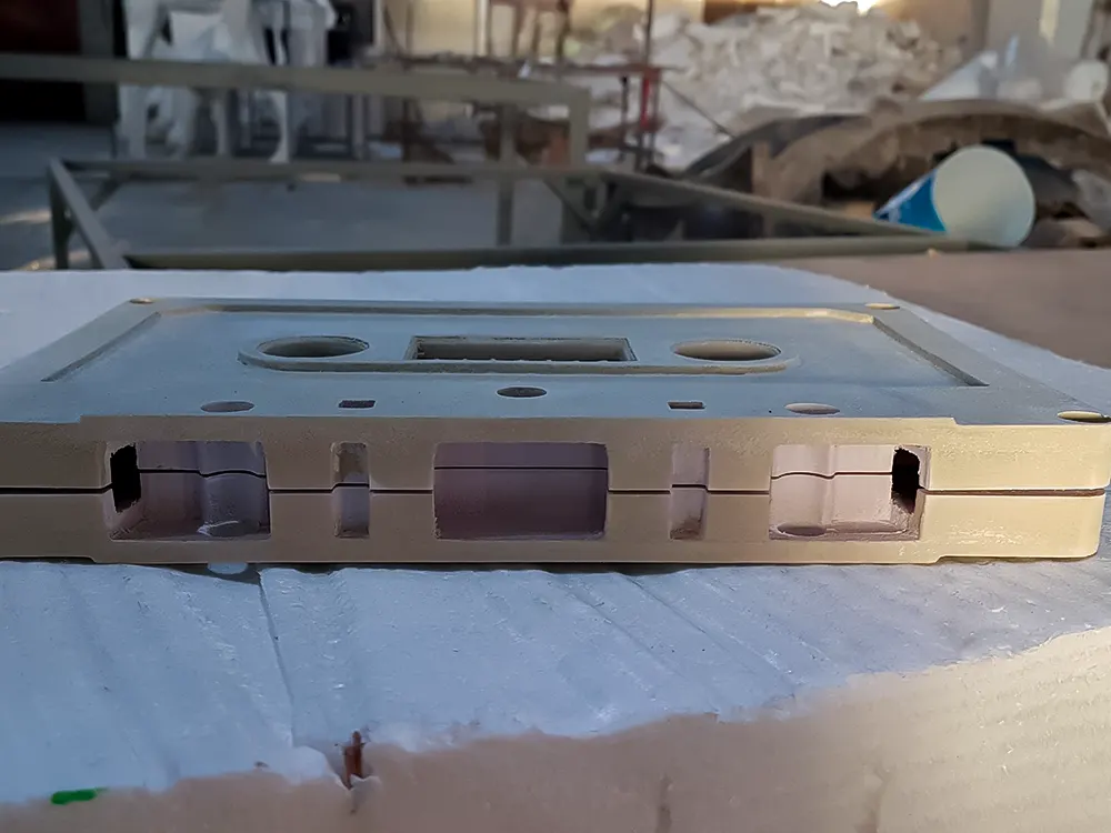 <span  class="uc_style_uc_tiles_grid_image_elementor_uc_items_attribute_title" style="color:#ffffff;">dirorama-liang-039</span>