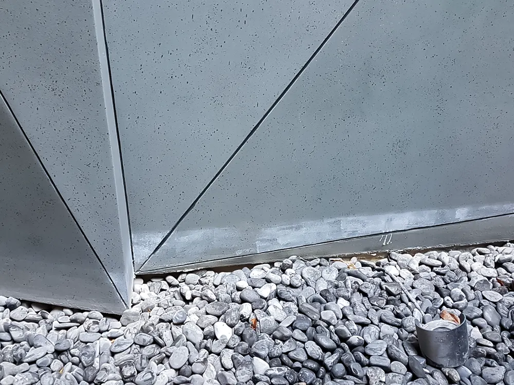 <span  class="uc_style_uc_tiles_grid_image_elementor_uc_items_attribute_title" style="color:#ffffff;">futura-apartment-001</span>