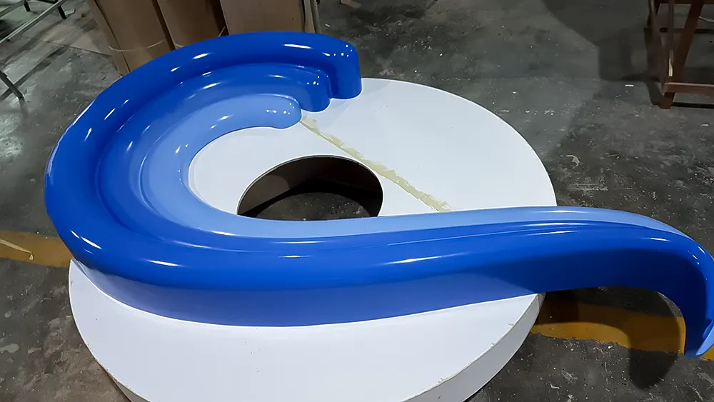 <span  class="uc_style_uc_tiles_grid_image_elementor_uc_items_attribute_title" style="color:#ffffff;">hermes-retail -window-display-007</span>