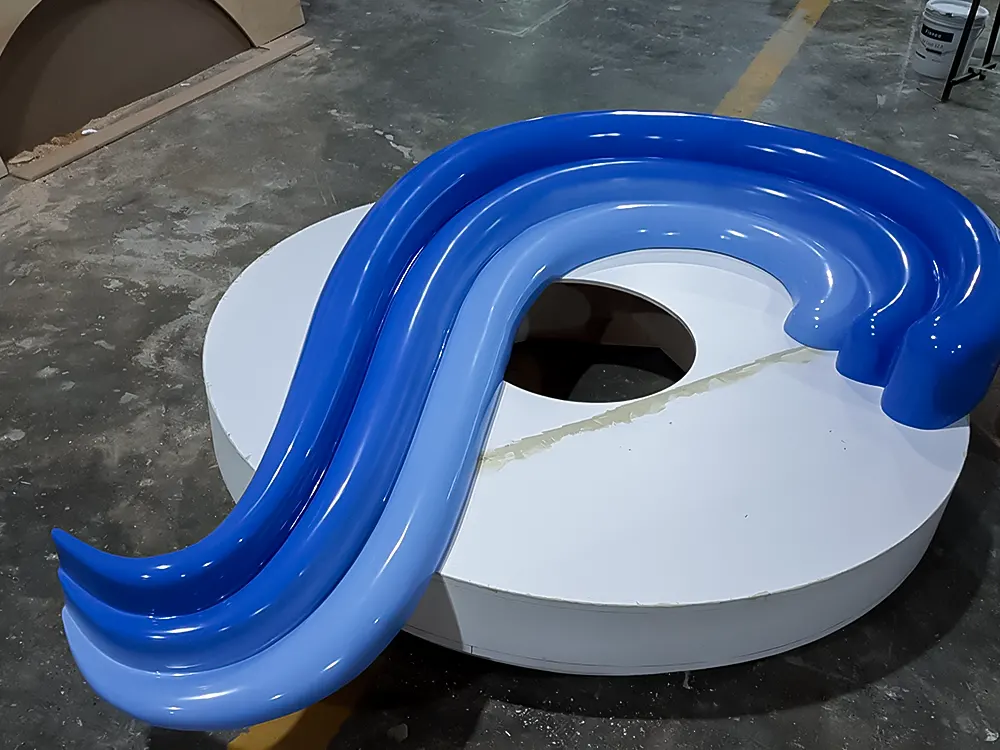 <span  class="uc_style_uc_tiles_grid_image_elementor_uc_items_attribute_title" style="color:#ffffff;">hermes-retail -window-display-008</span>