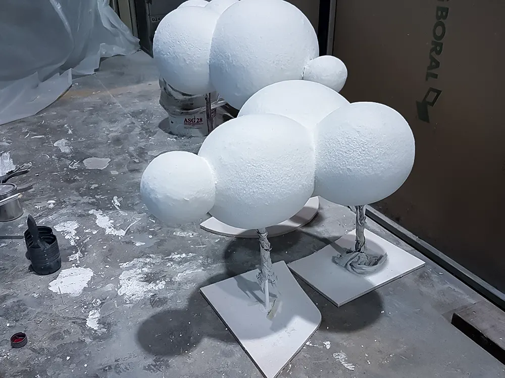 <span  class="uc_style_uc_tiles_grid_image_elementor_uc_items_attribute_title" style="color:#ffffff;">hermes-retail -window-display-011</span>