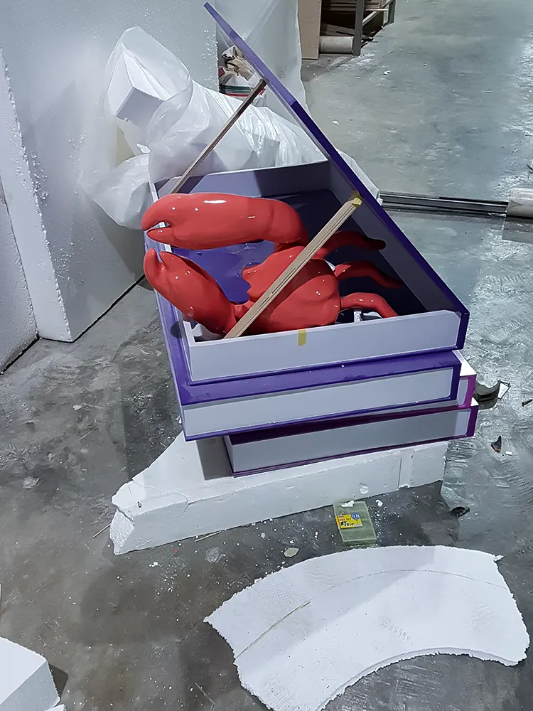 <span  class="uc_style_uc_tiles_grid_image_elementor_uc_items_attribute_title" style="color:#ffffff;">hermes-retail -window-display-017</span>