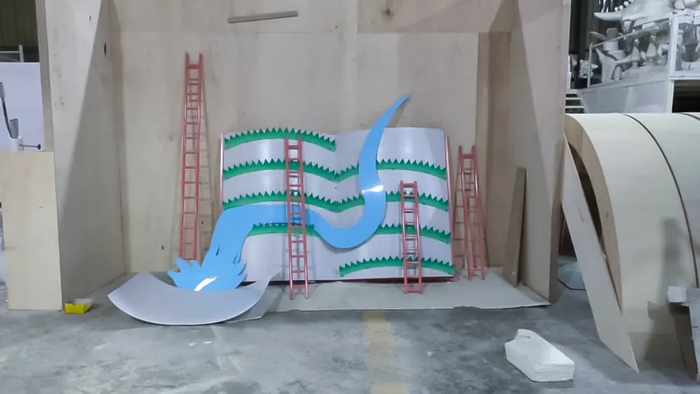 <span  class="uc_style_uc_tiles_grid_image_elementor_uc_items_attribute_title" style="color:#ffffff;">hermes-retail -window-display-024</span>