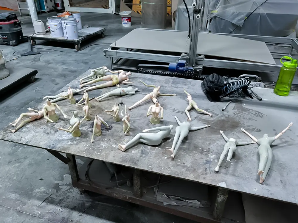 <span  class="uc_style_uc_tiles_grid_image_elementor_uc_items_attribute_title" style="color:#ffffff;">hermes-retail -window-display-030</span>