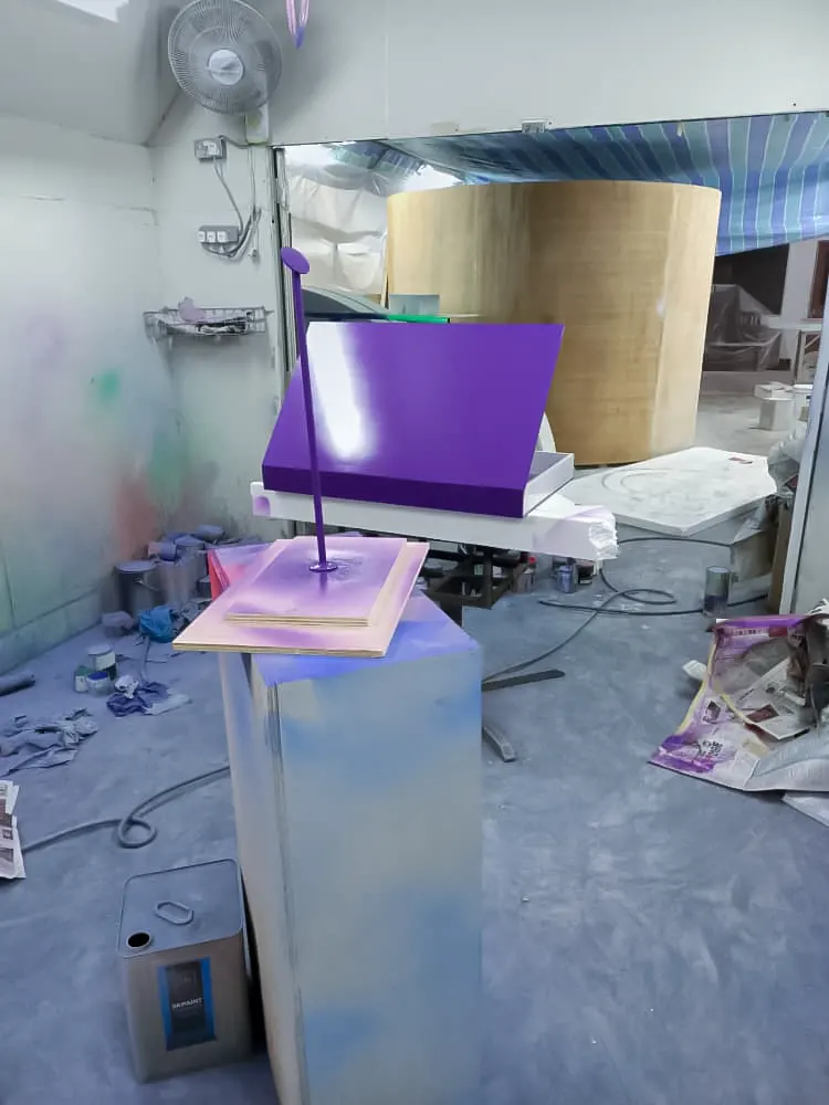 <span  class="uc_style_uc_tiles_grid_image_elementor_uc_items_attribute_title" style="color:#ffffff;">hermes-retail -window-display-031</span>