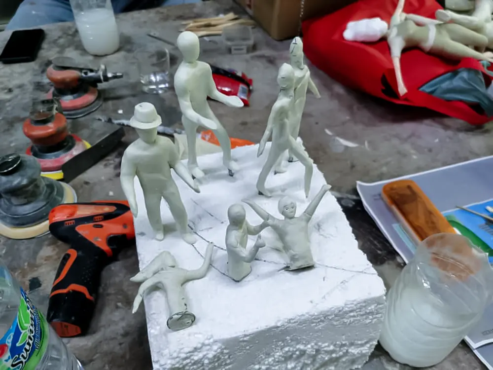 <span  class="uc_style_uc_tiles_grid_image_elementor_uc_items_attribute_title" style="color:#ffffff;">hermes-retail -window-display-038</span>