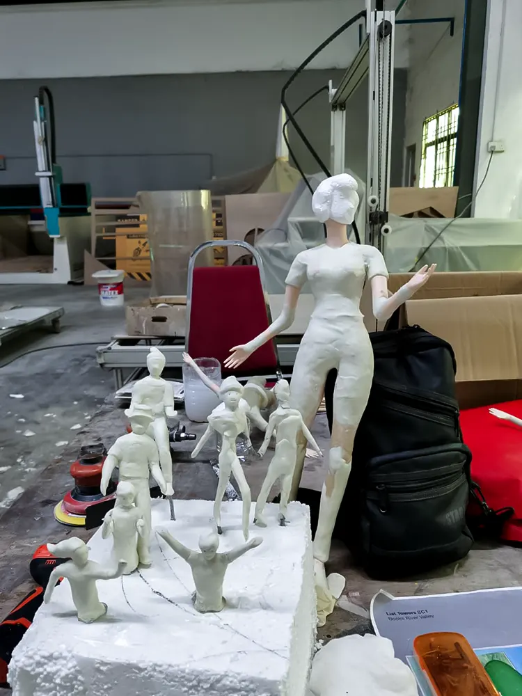 <span  class="uc_style_uc_tiles_grid_image_elementor_uc_items_attribute_title" style="color:#ffffff;">hermes-retail -window-display-039</span>