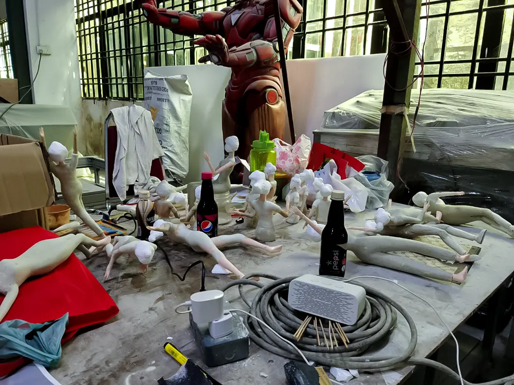 <span  class="uc_style_uc_tiles_grid_image_elementor_uc_items_attribute_title" style="color:#ffffff;">hermes-retail -window-display-040</span>