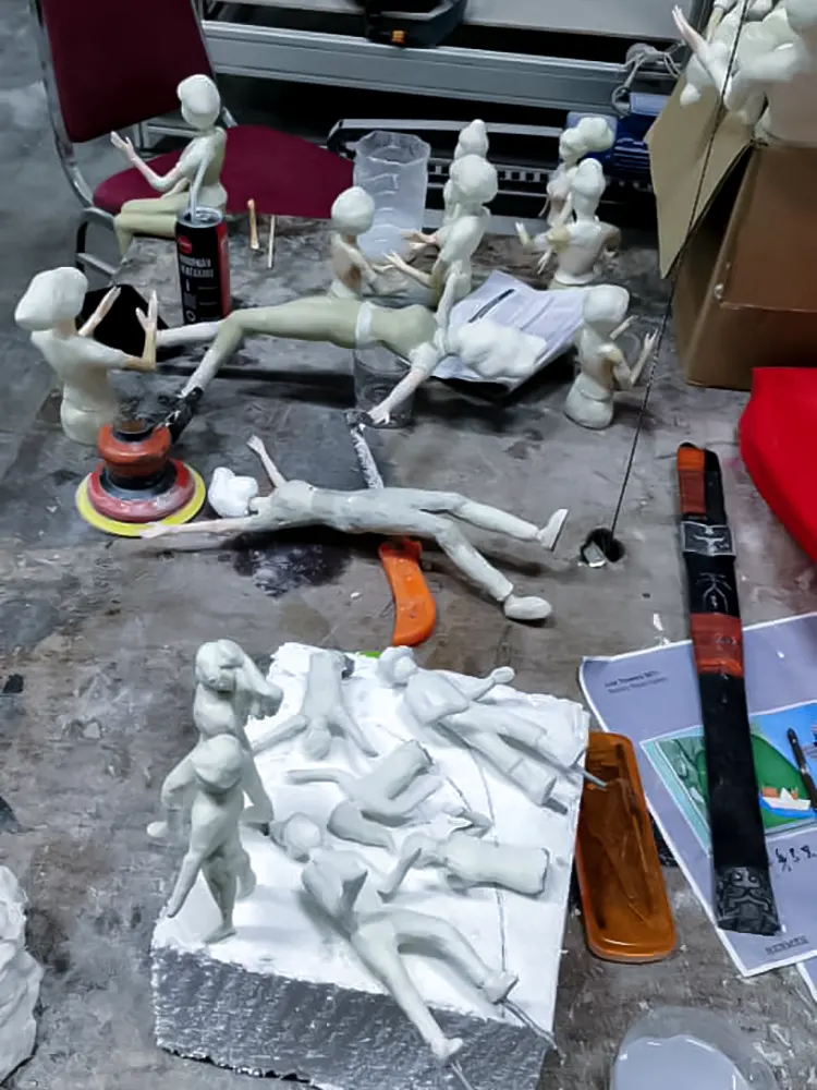 <span  class="uc_style_uc_tiles_grid_image_elementor_uc_items_attribute_title" style="color:#ffffff;">hermes-retail -window-display-044</span>