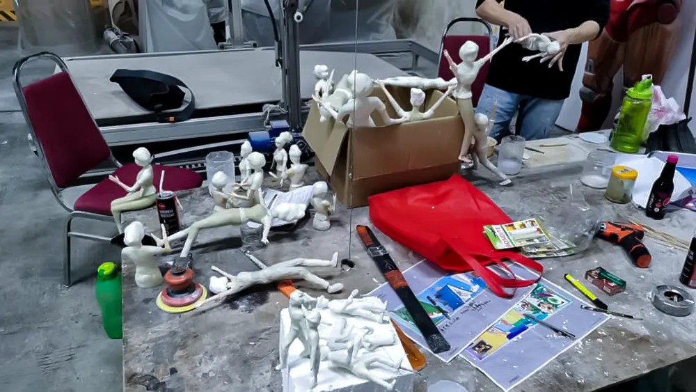 <span  class="uc_style_uc_tiles_grid_image_elementor_uc_items_attribute_title" style="color:#ffffff;">hermes-retail -window-display-045</span>