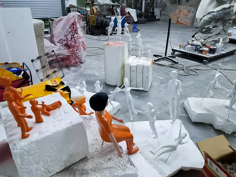 <span  class="uc_style_uc_tiles_grid_image_elementor_uc_items_attribute_title" style="color:#ffffff;">hermes-retail -window-display-046</span>