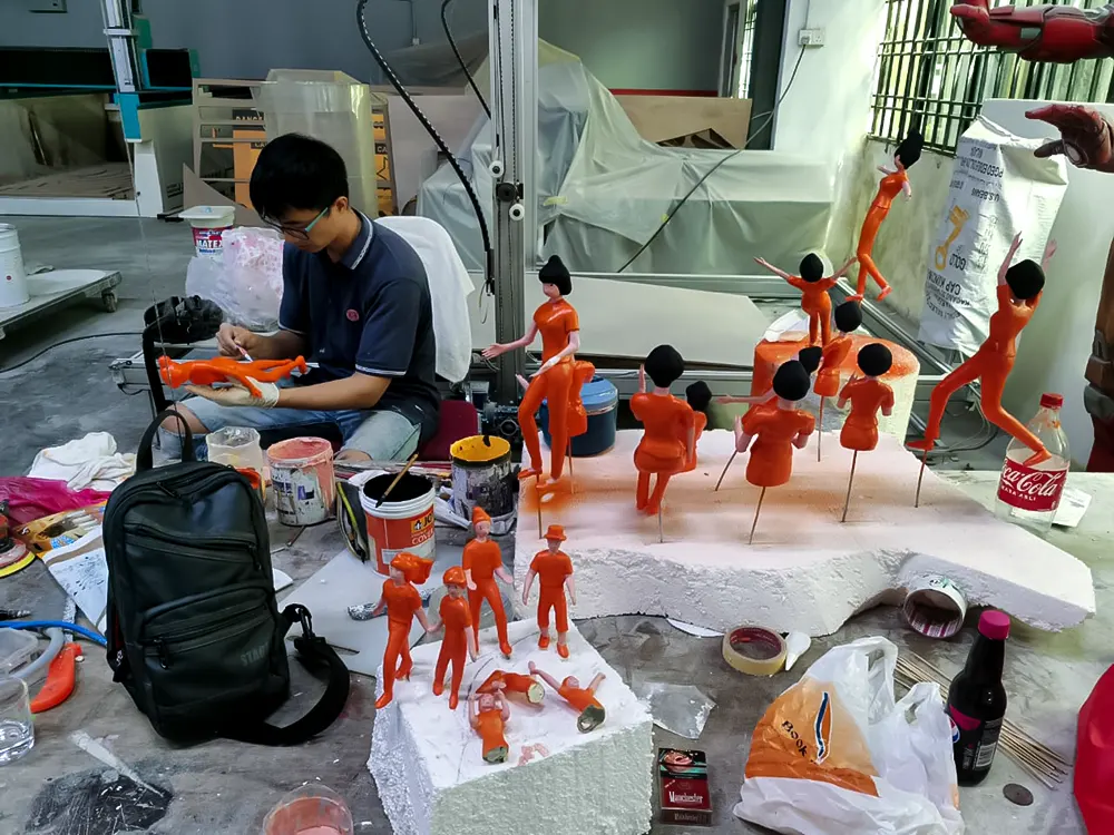 <span  class="uc_style_uc_tiles_grid_image_elementor_uc_items_attribute_title" style="color:#ffffff;">hermes-retail -window-display-049</span>