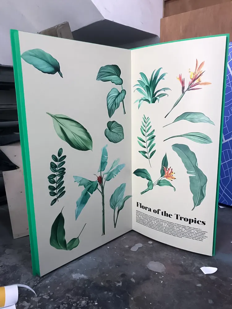 <span  class="uc_style_uc_tiles_grid_image_elementor_uc_items_attribute_title" style="color:#ffffff;">hermes-retail -window-display-053</span>