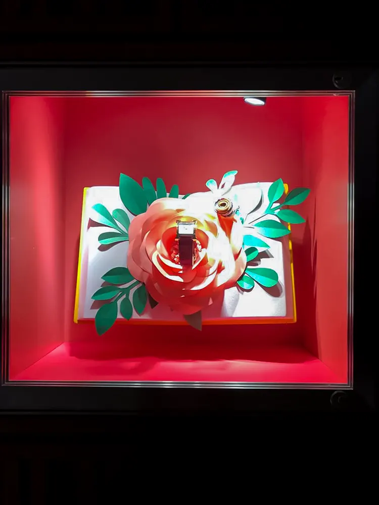 <span  class="uc_style_uc_tiles_grid_image_elementor_uc_items_attribute_title" style="color:#ffffff;">hermes-retail -window-display-065</span>