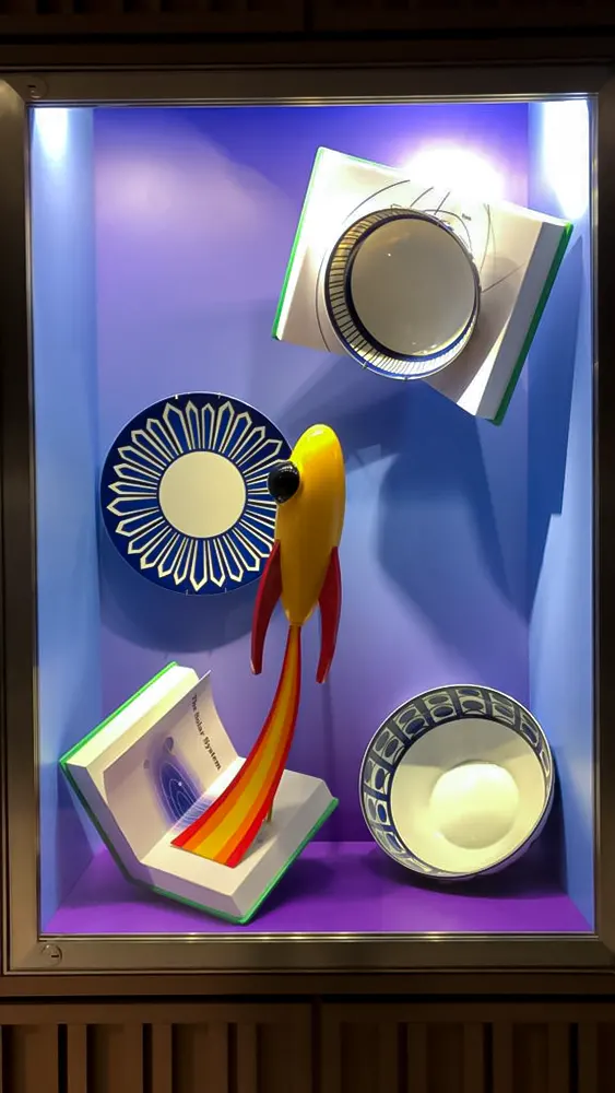 <span  class="uc_style_uc_tiles_grid_image_elementor_uc_items_attribute_title" style="color:#ffffff;">hermes-retail -window-display-071</span>