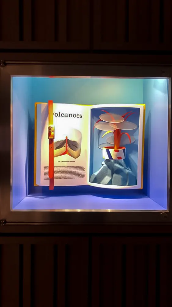 <span  class="uc_style_uc_tiles_grid_image_elementor_uc_items_attribute_title" style="color:#ffffff;">hermes-retail -window-display-072</span>