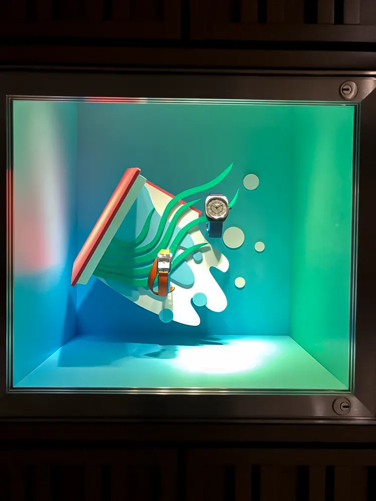 <span  class="uc_style_uc_tiles_grid_image_elementor_uc_items_attribute_title" style="color:#ffffff;">hermes-retail -window-display-074</span>