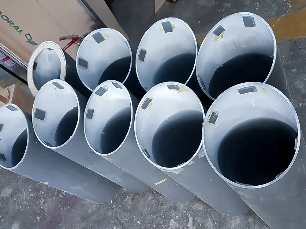 <span  class="uc_style_uc_tiles_grid_image_elementor_uc_items_attribute_title" style="color:#ffffff;">mbs-christmas-018</span>