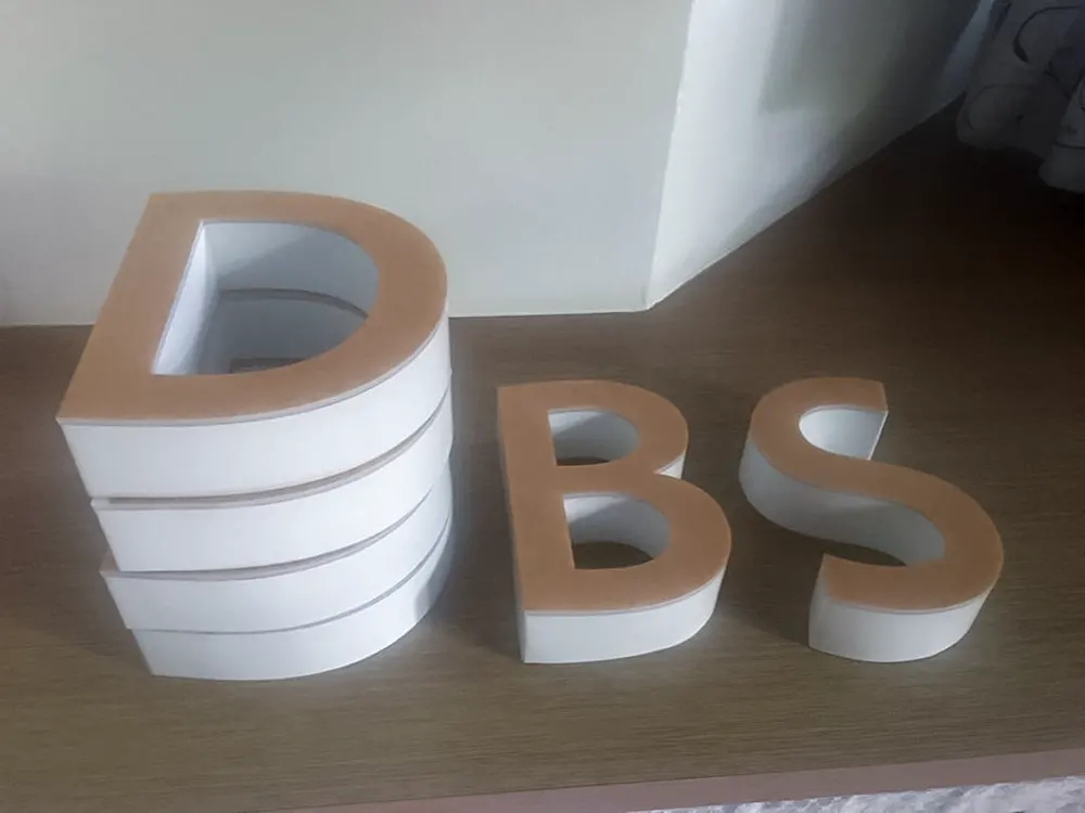 <span  class="uc_style_uc_tiles_grid_image_elementor_uc_items_attribute_title" style="color:#ffffff;">mbs-christmas-021</span>