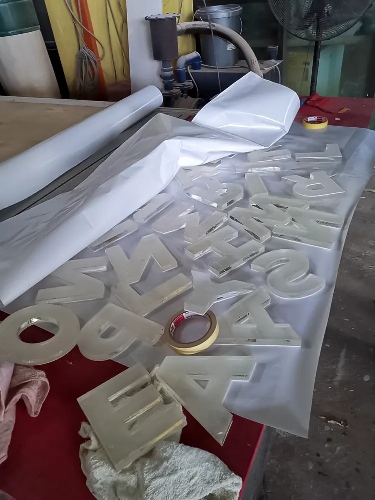 <span  class="uc_style_uc_tiles_grid_image_elementor_uc_items_attribute_title" style="color:#ffffff;">mbs-christmas-087</span>