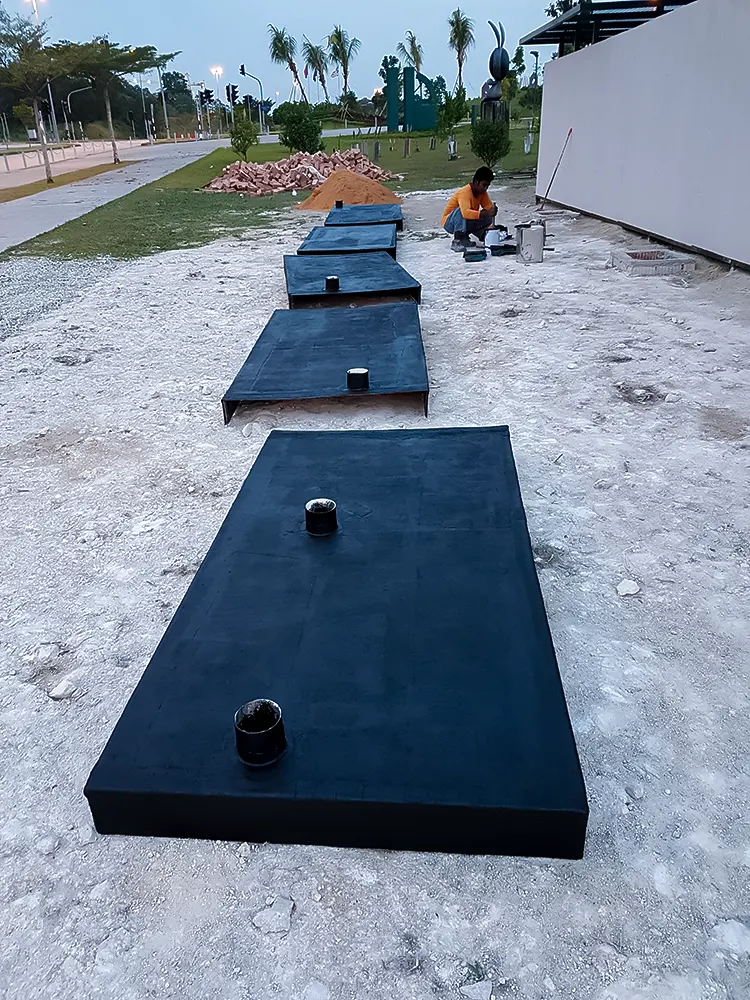 <span  class="uc_style_uc_tiles_grid_image_elementor_uc_items_attribute_title" style="color:#ffffff;">medini-iskandar-011</span>