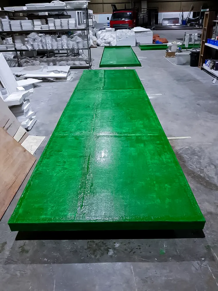 <span  class="uc_style_uc_tiles_grid_image_elementor_uc_items_attribute_title" style="color:#ffffff;">medini-iskandar-025</span>