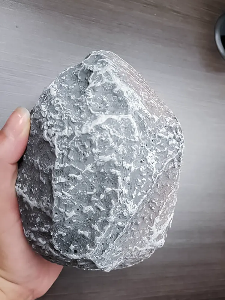 <span  class="uc_style_uc_tiles_grid_image_elementor_uc_items_attribute_title" style="color:#ffffff;">movie-prop-024</span>