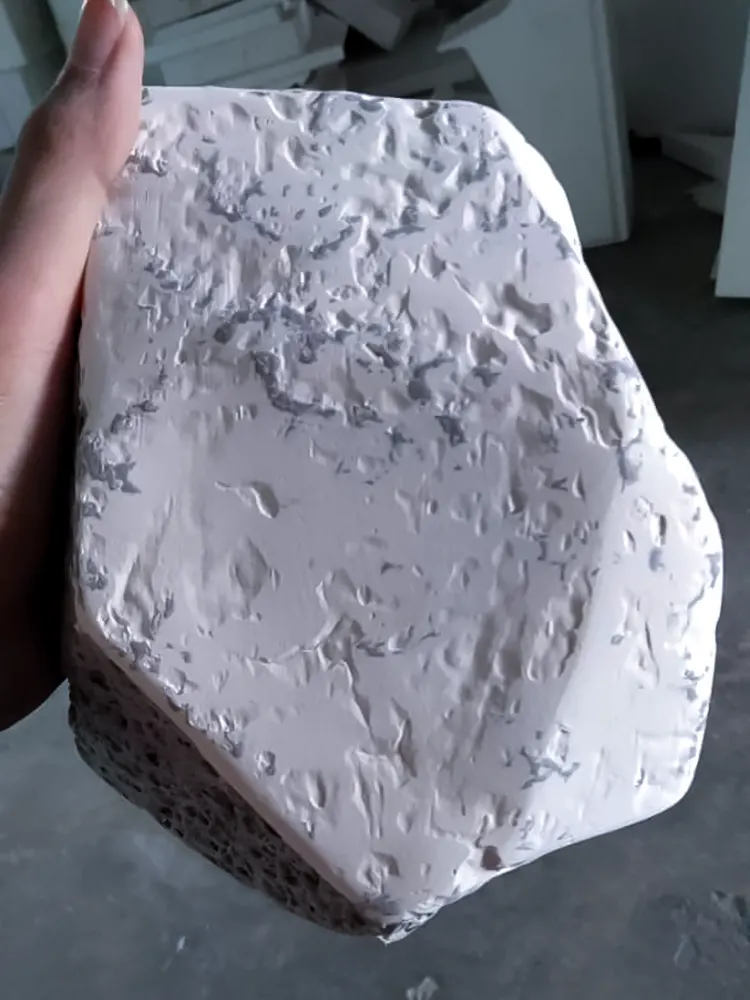 <span  class="uc_style_uc_tiles_grid_image_elementor_uc_items_attribute_title" style="color:#ffffff;">movie-prop-030</span>