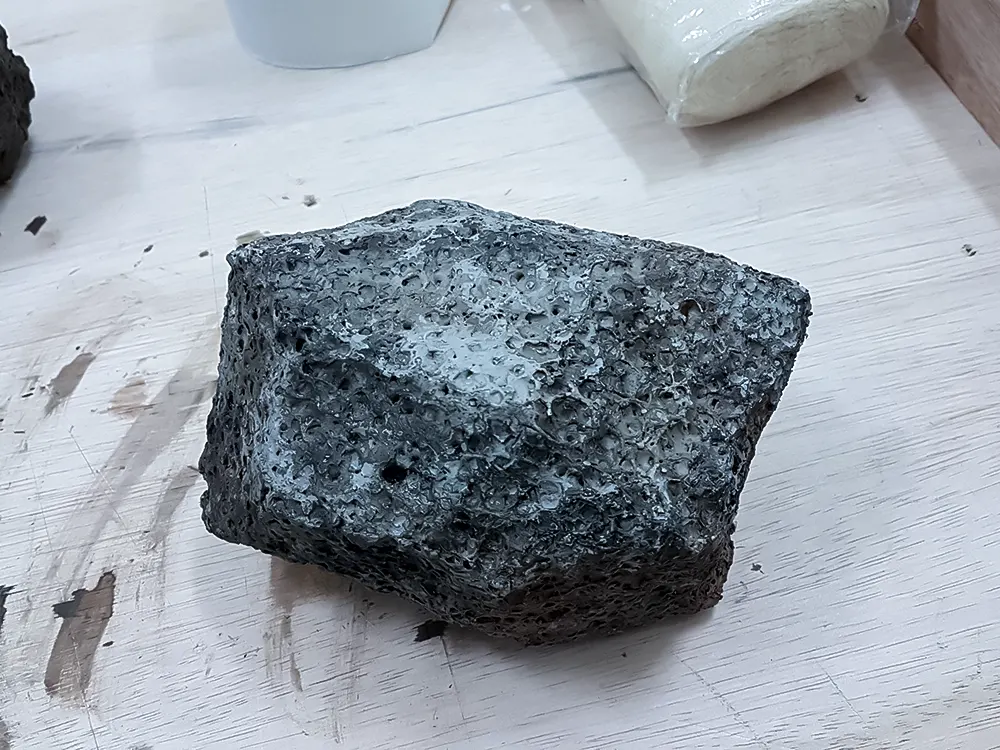 <span  class="uc_style_uc_tiles_grid_image_elementor_uc_items_attribute_title" style="color:#ffffff;">movie-prop-031</span>