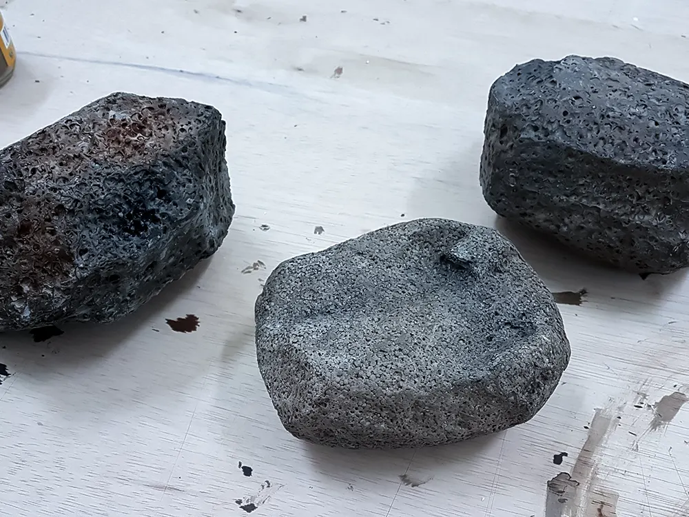 <span  class="uc_style_uc_tiles_grid_image_elementor_uc_items_attribute_title" style="color:#ffffff;">movie-prop-033</span>