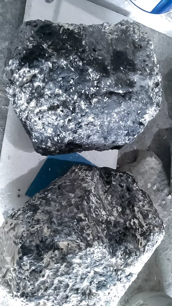 <span  class="uc_style_uc_tiles_grid_image_elementor_uc_items_attribute_title" style="color:#ffffff;">movie-prop-034</span>