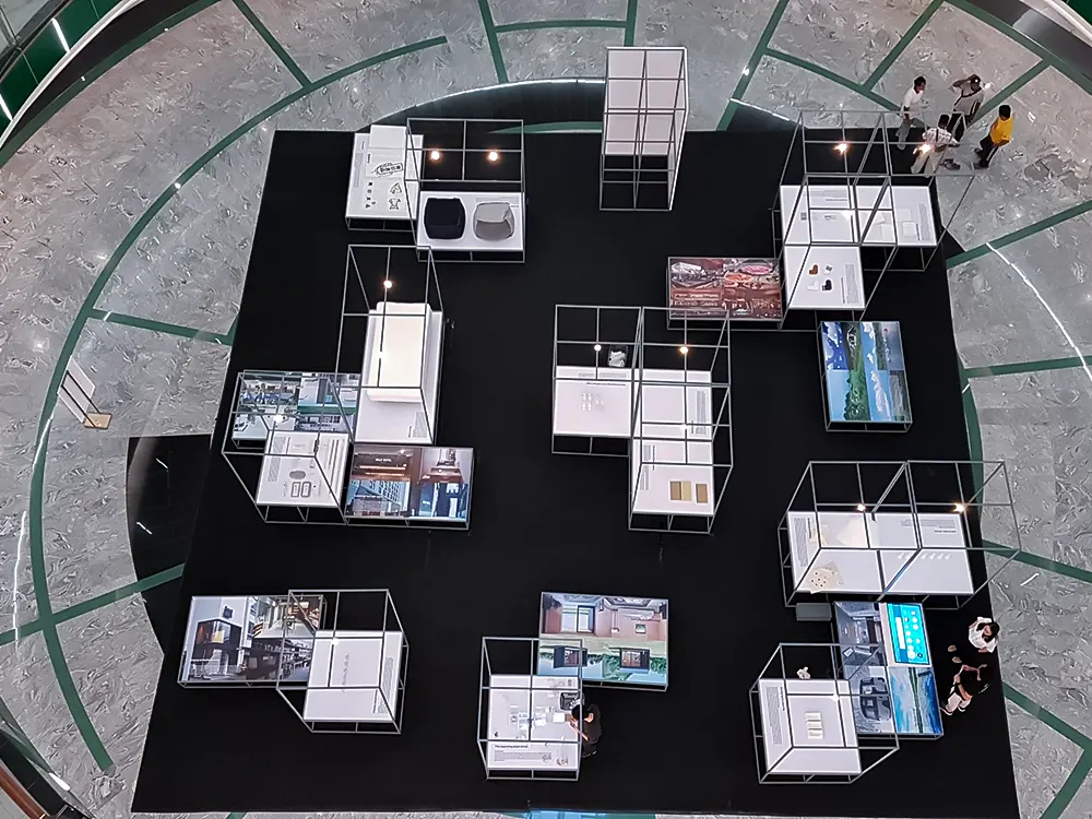 <span  class="uc_style_uc_tiles_grid_image_elementor_uc_items_attribute_title" style="color:#ffffff;">muji-ehibitions-001</span>