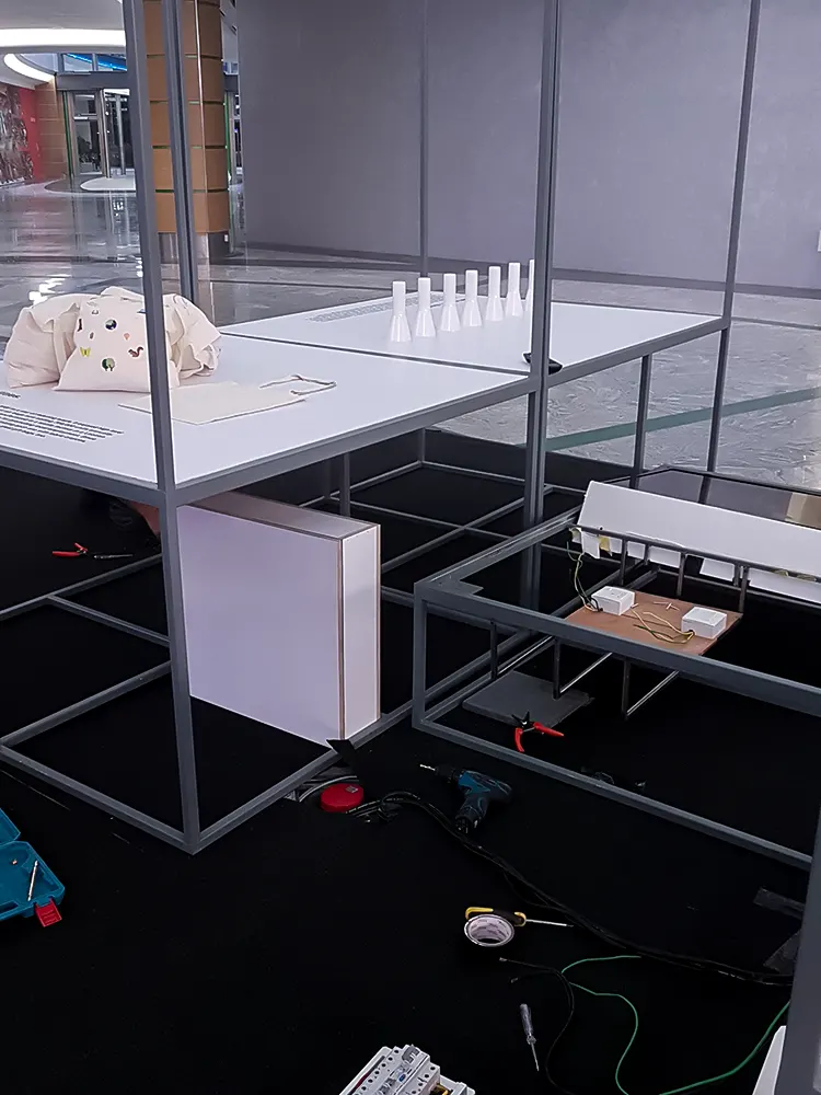 <span  class="uc_style_uc_tiles_grid_image_elementor_uc_items_attribute_title" style="color:#ffffff;">muji-ehibitions-029</span>