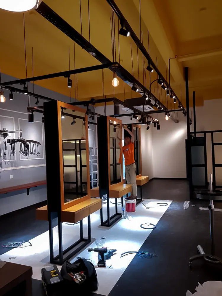 <span  class="uc_style_uc_tiles_grid_image_elementor_uc_items_attribute_title" style="color:#ffffff;">retail-interior-001</span>