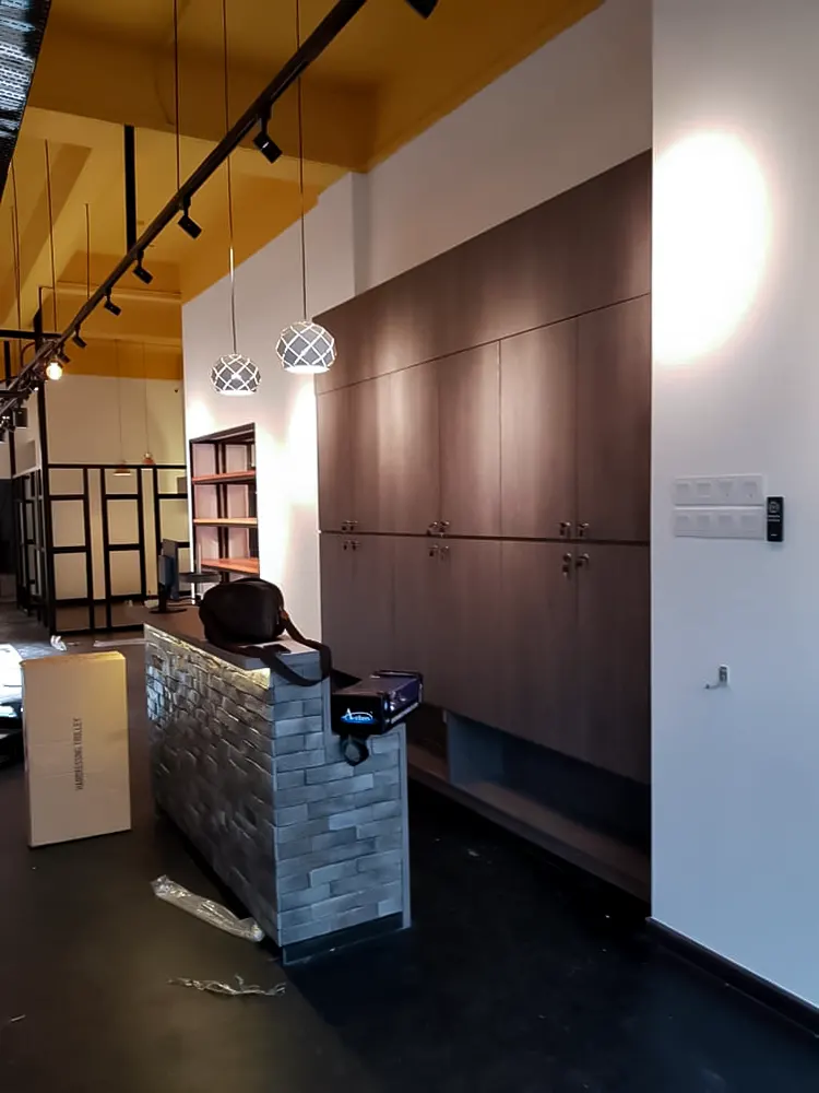 <span  class="uc_style_uc_tiles_grid_image_elementor_uc_items_attribute_title" style="color:#ffffff;">retail-interior-002</span>