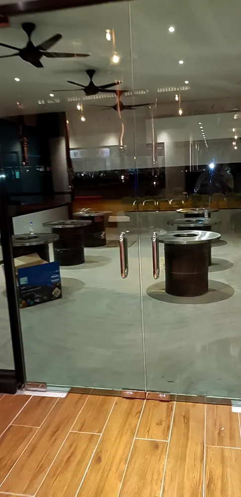 <span  class="uc_style_uc_tiles_grid_image_elementor_uc_items_attribute_title" style="color:#ffffff;">retail-interior-004</span>