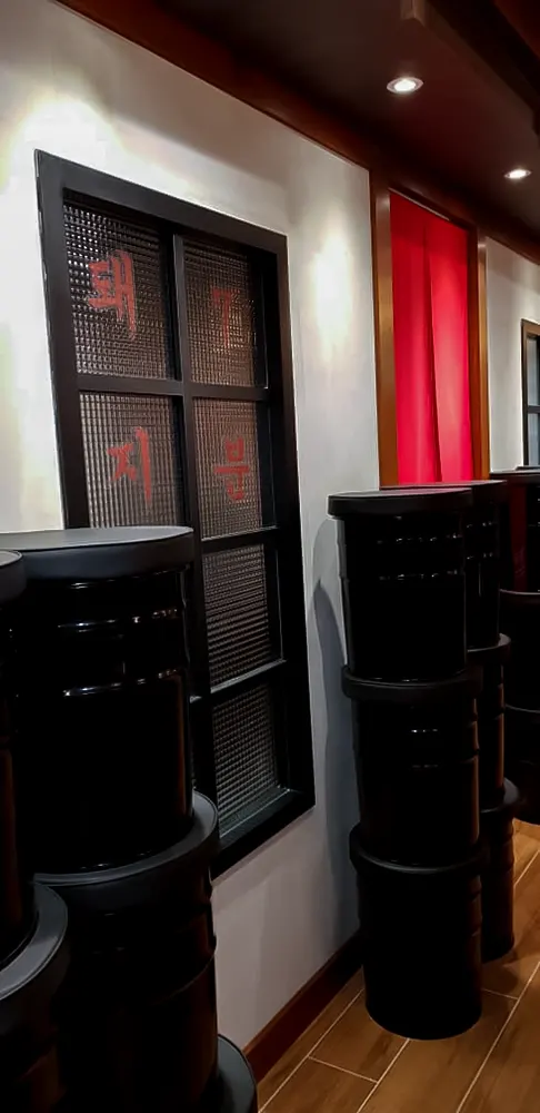 <span  class="uc_style_uc_tiles_grid_image_elementor_uc_items_attribute_title" style="color:#ffffff;">retail-interior-007</span>