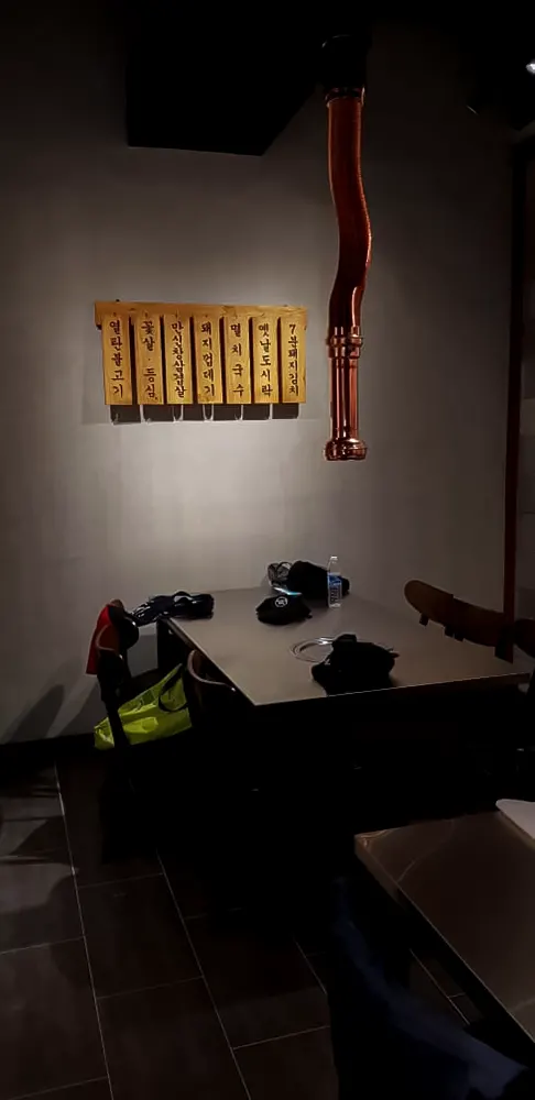 <span  class="uc_style_uc_tiles_grid_image_elementor_uc_items_attribute_title" style="color:#ffffff;">retail-interior-009</span>