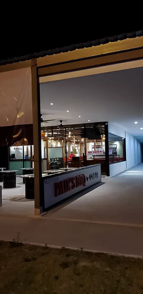 <span  class="uc_style_uc_tiles_grid_image_elementor_uc_items_attribute_title" style="color:#ffffff;">retail-interior-015</span>