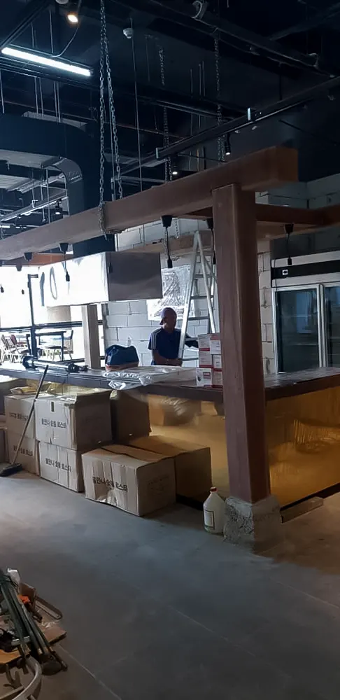 <span  class="uc_style_uc_tiles_grid_image_elementor_uc_items_attribute_title" style="color:#ffffff;">retail-interior-017</span>