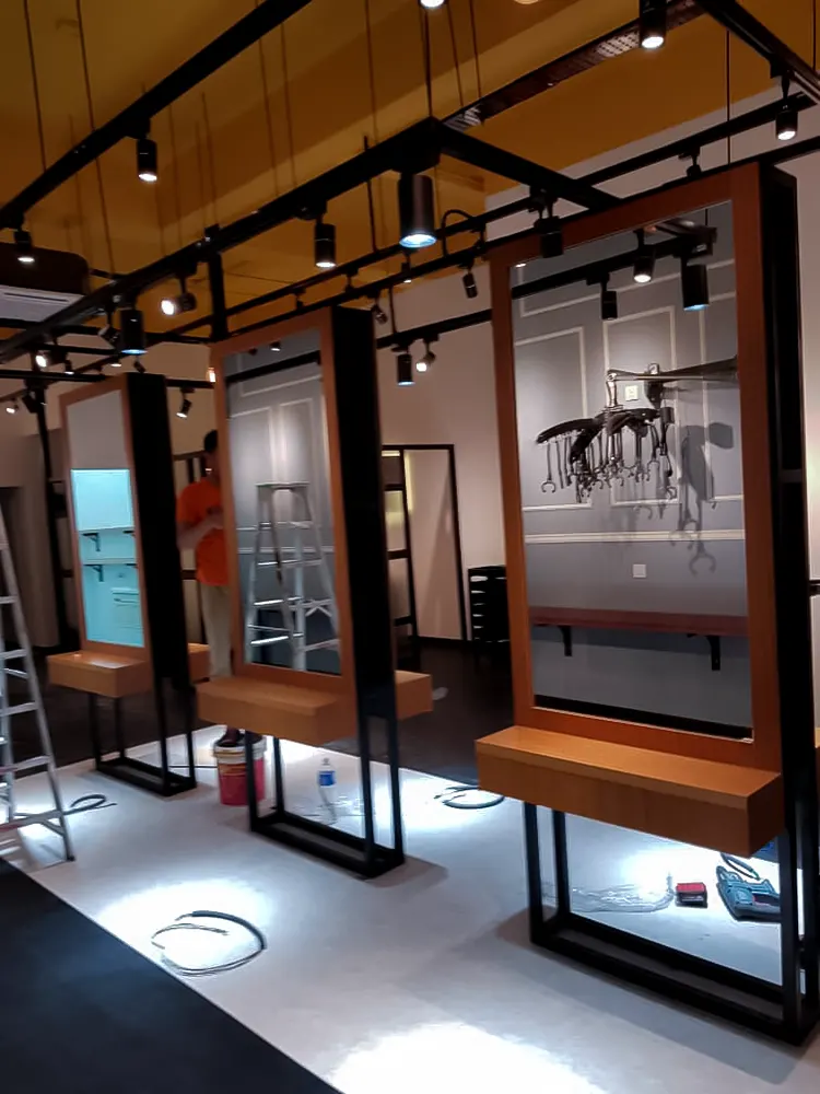 <span  class="uc_style_uc_tiles_grid_image_elementor_uc_items_attribute_title" style="color:#ffffff;">retail-interior-018</span>