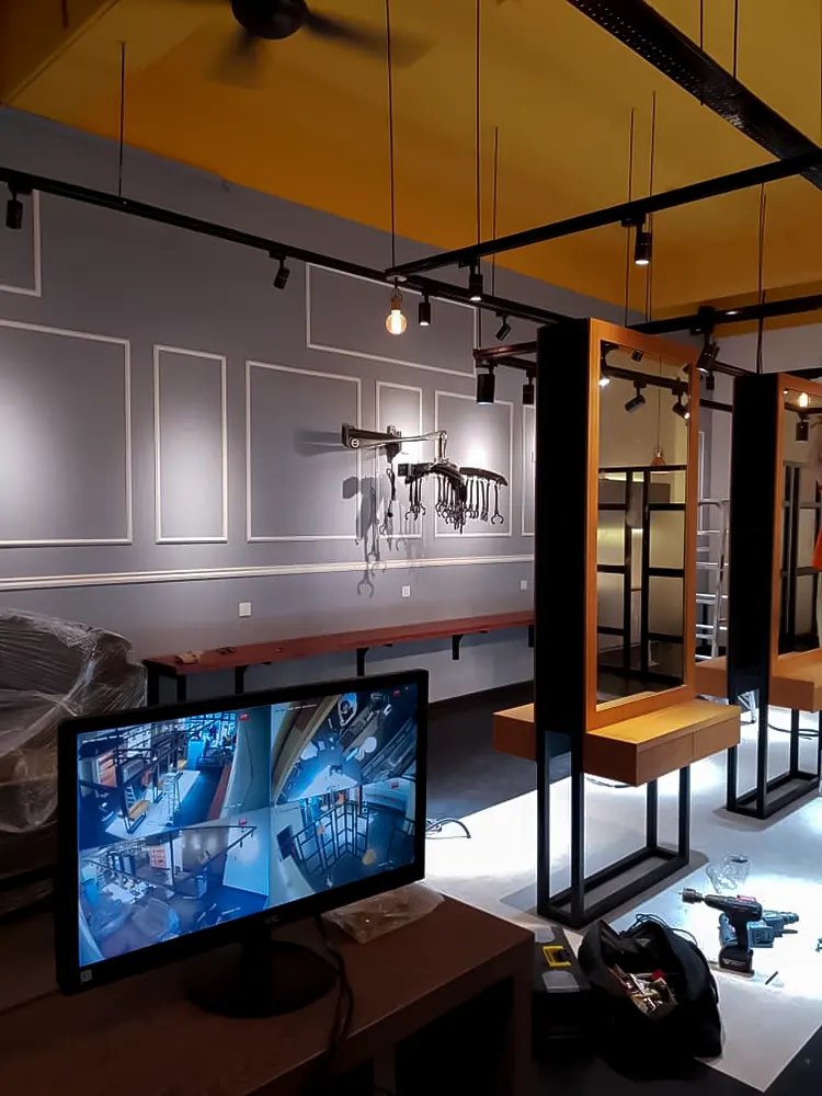 <span  class="uc_style_uc_tiles_grid_image_elementor_uc_items_attribute_title" style="color:#ffffff;">retail-interior-019</span>