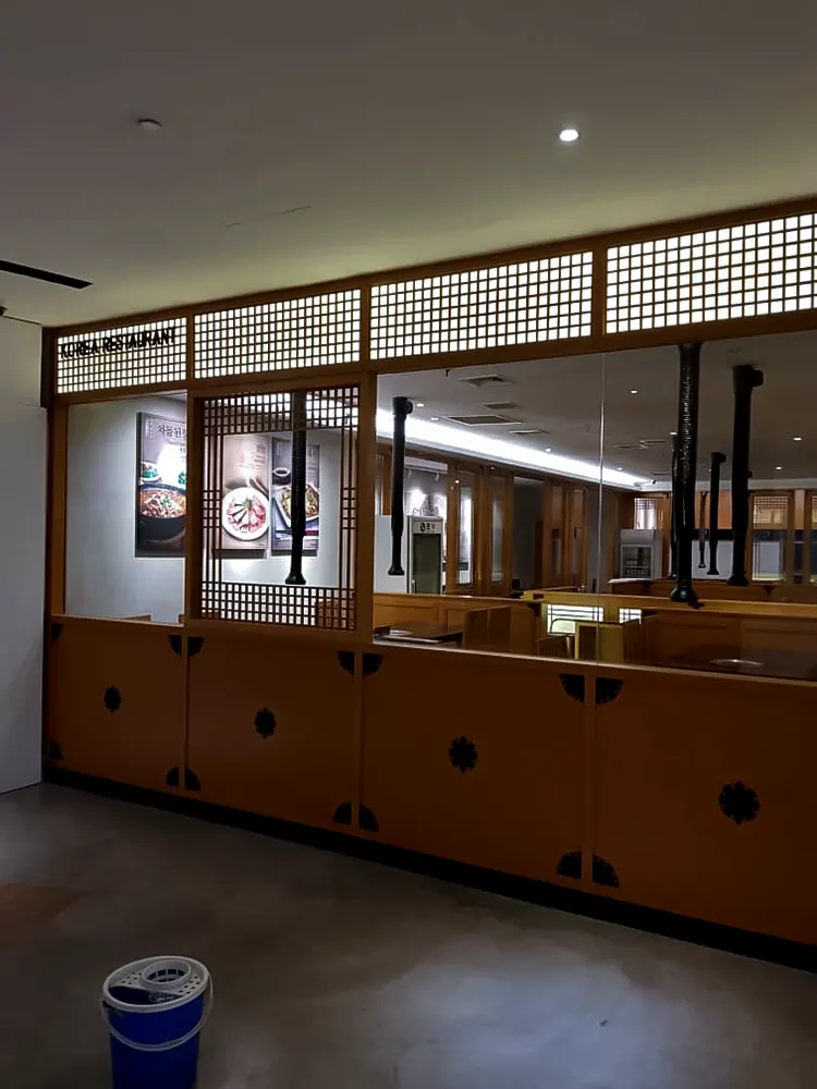 <span  class="uc_style_uc_tiles_grid_image_elementor_uc_items_attribute_title" style="color:#ffffff;">retail-interior-020</span>