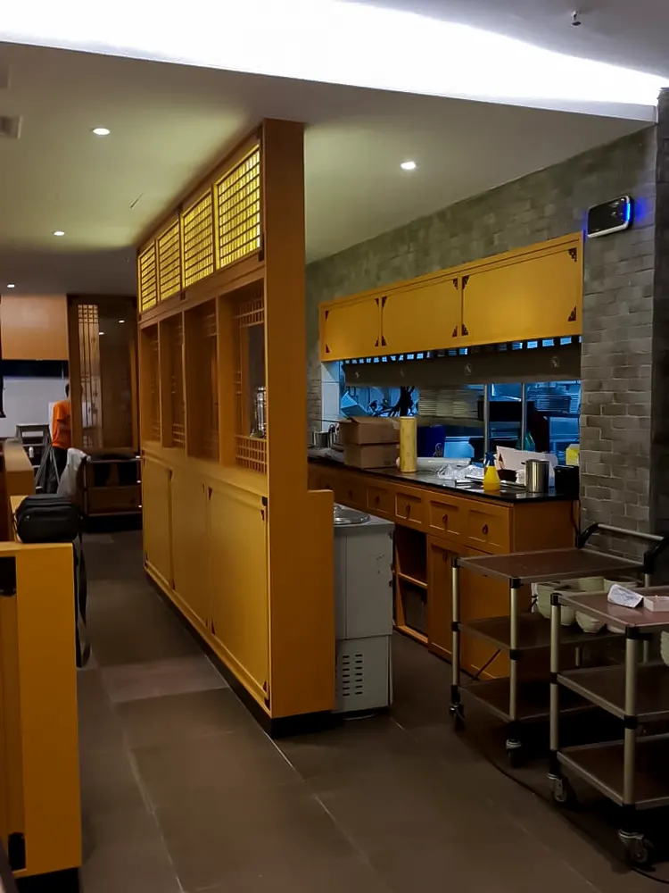 <span  class="uc_style_uc_tiles_grid_image_elementor_uc_items_attribute_title" style="color:#ffffff;">retail-interior-024</span>