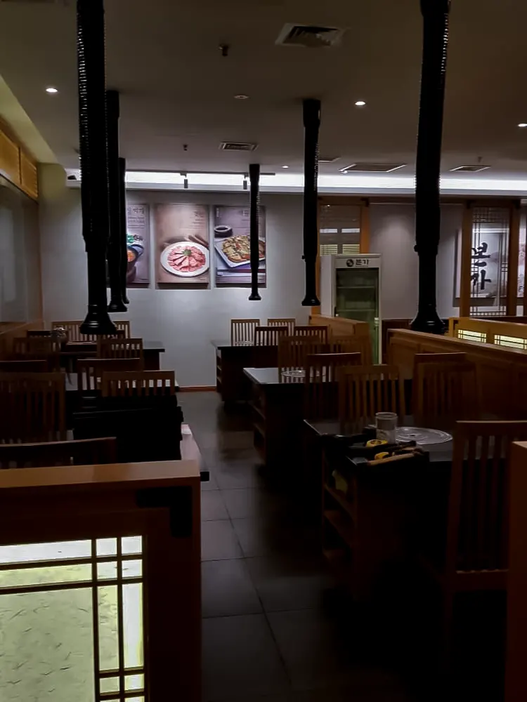 <span  class="uc_style_uc_tiles_grid_image_elementor_uc_items_attribute_title" style="color:#ffffff;">retail-interior-026</span>